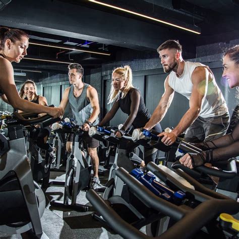 Ejercicios de aquagym sesión fácil para practicar a tu aire en la