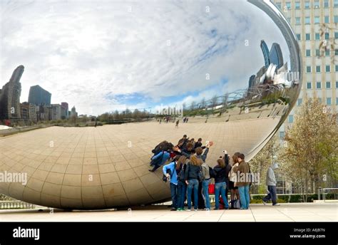 Group Portrait Chicago Bean Sculpture Stock Photo Alamy