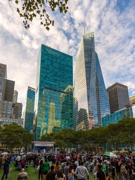 Multitudes De Mexicanos Se Reunieron En Bryant Park Para Un Evento