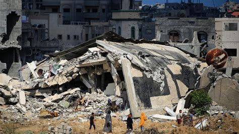 Gaza City's Shujaiya district heavily bombarded for fourth consecutive day