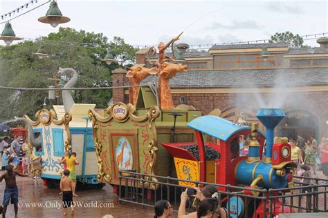 Fun In Disney World Sun At New Casey Jr Splash 'N' Soak Station ...