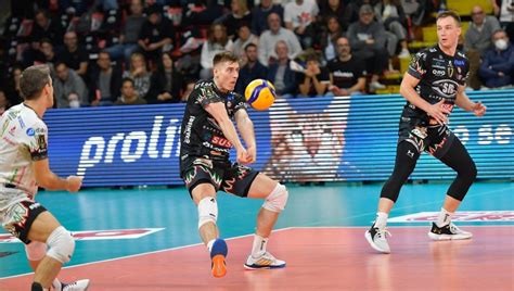 Volley Superlega Trento Resta In Scia Di Perugia Cisterna Sorprende