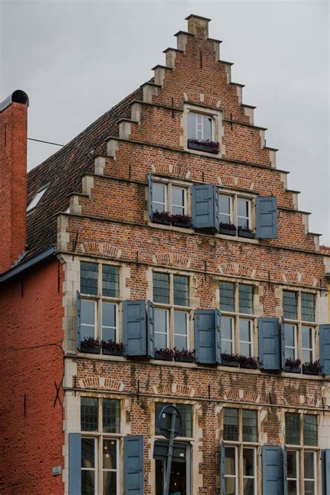 Belgia Gandawskie Stare Miasta Historyczne Domy W Rzece Leie O