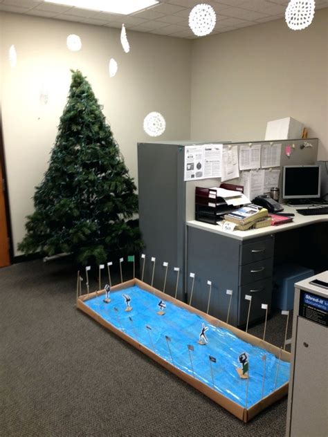 15 Festive Office Christmas Decor Ideas for 2024