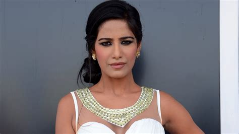 Model Erotic Actress Poonam Pandey Passes Away