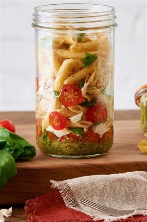 15 Amazing Mason Jar Meals To Eat On The Go