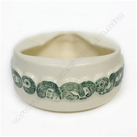 Crown Lynn Wharetana Ware Style Circular Ashtray In Cream Green Crown