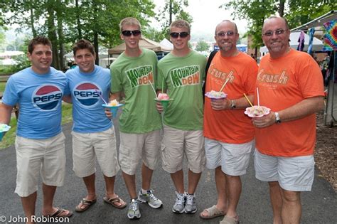 Twins Days Festival in Twinsburg | Amusing Planet