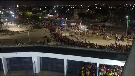 Largas Filas Y Desorden Para Entrar Al Metro