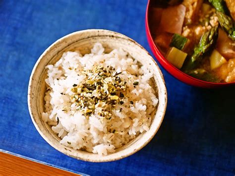 絶品 “のっけごはん” レシピ全31品 白ご飯、麺、パンにのせておいしい 連載「のっけて、食べる」8月まとめ のっけて、食べる