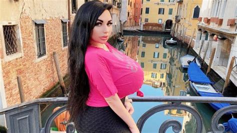 Anastasiya Berthier Big Curvy Model Curvy Figure Onlyfans Model Bio Wiki Age And Facts