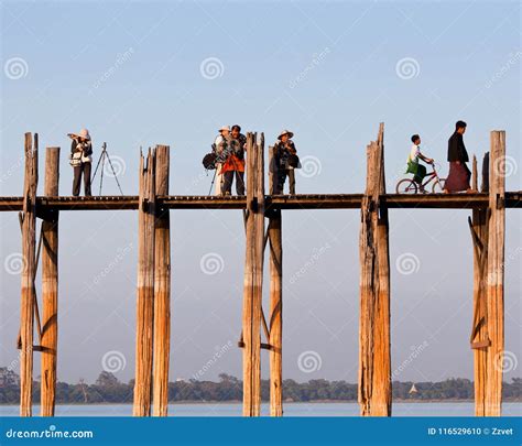 Ponte Famosa Em Amarapura Myanmar Do Teak De U Bein Imagem Editorial