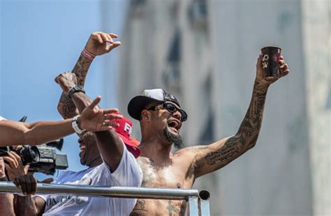 Vini Jr minimiza polêmica no clássico e celebra título Real