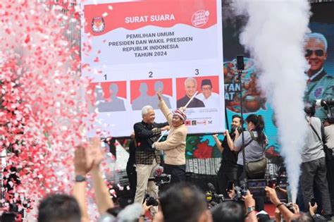 Survei Ipe Elektabilitas Ganjar Mahfud Persen Ungguli Prabowo