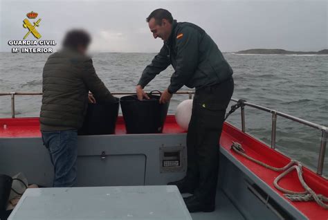 La Guardia Civil Se Incauta De Kilos De Centolla Y De N Cora En