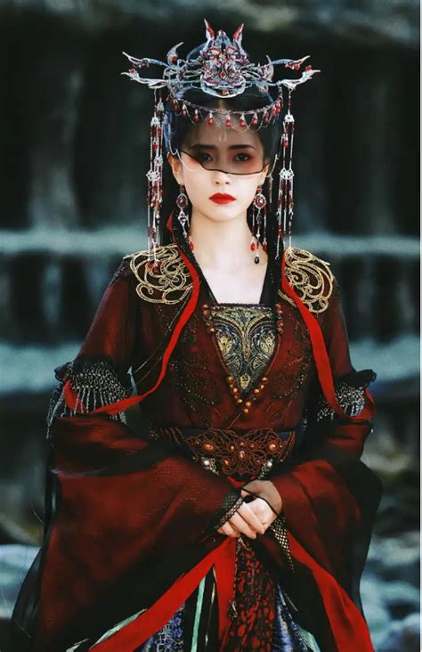 Mỹ nhân HOT đến mức có 80 kịch bản xếp hàng chờ sẵn