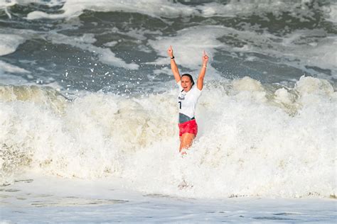 Hawaiʻis Carissa Moore Wins First Ever Womens Olympic Surfing Gold