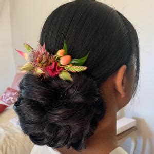 Chignon fleurie Coiffeur visagiste à Granville