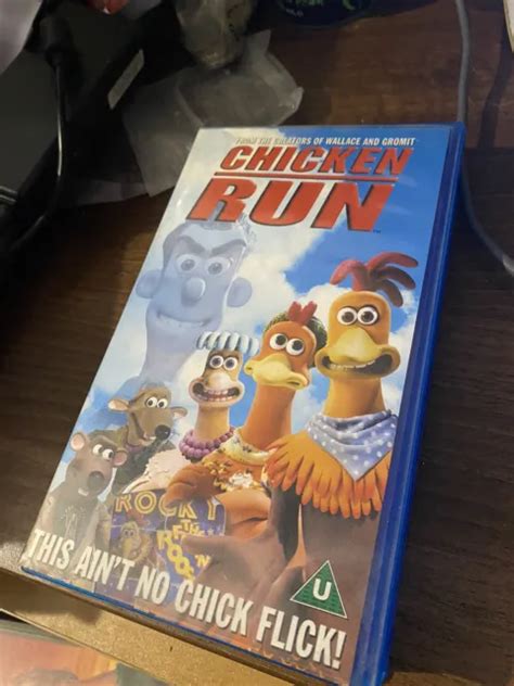 CHICKEN RUN VHS Video Tape Movie Dreamworks 2000 Aardman Animation 3