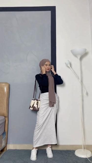 Ide Outfit Hijab Dengan Patern Skirt Cocok Buat Hangout Maupun Ngampus