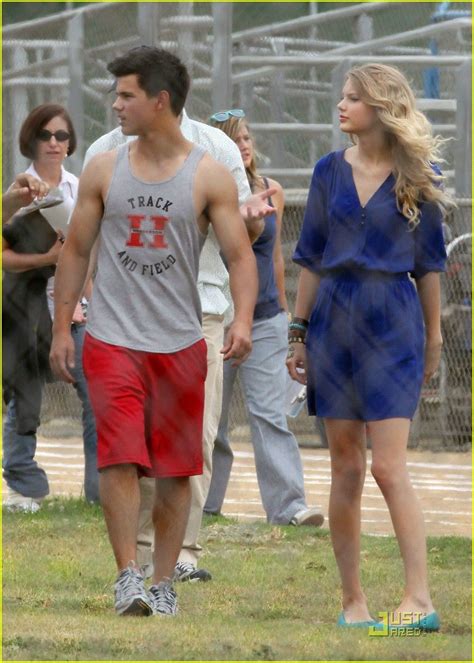 Taylor Swift & Taylor Lautner: Valentine's Day Date! | Taylor swift ...