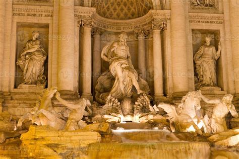 Fontana di Trevi, Rome, Italy 10888886 Stock Photo at Vecteezy