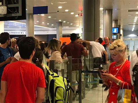 Shocking Video Shows Airline Worker Punching Easyjet Passenger Holding