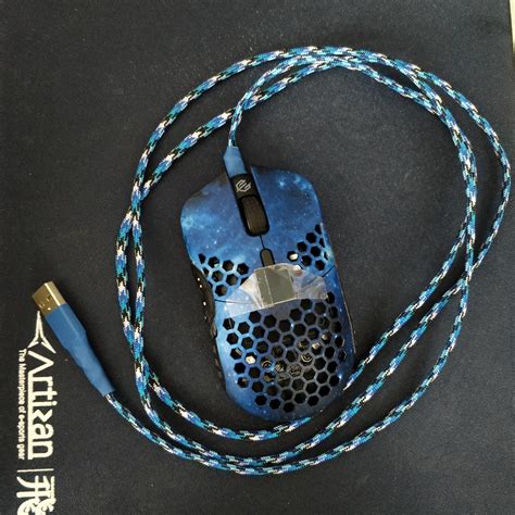 My first attempt at making a paracord for my mouse. It's so light it ...
