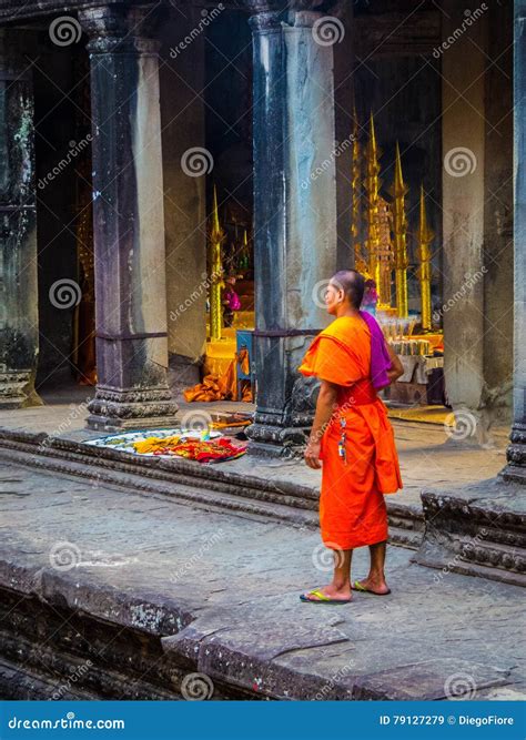 Buddhist Monk In Angkor Wat Editorial Stock Image Image Of Colorful