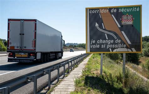 Que signifient les trois panneaux corridor de sécurité