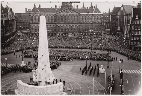 5 X Foto S Van Dodenherdenking In Amsterdam Door De Jaren Heen