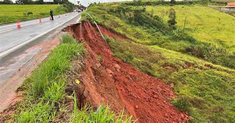 Trecho da MGC 491 no Sudoeste de Minas é interditado por causa de