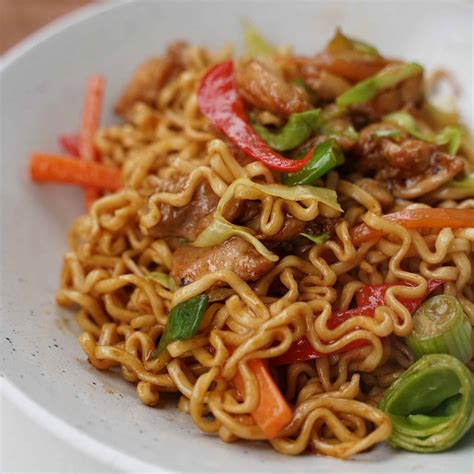 Chicken Chow Mein God Kycklingwok Med Nudlar Matinspo Se