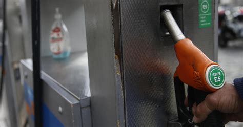 Il Prezzo Di Benzina E Gasolio Scende Ancora E Torna Al Si Sotto Dei