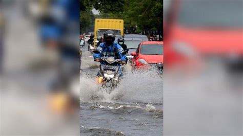 Foto Foto Banjir Di Jalan Mohamad Toha Bandung Sore Tadi Kendaraan