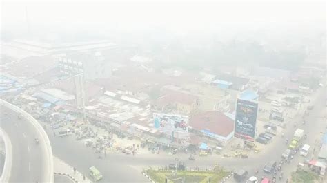 Kabut Asap Makin Pekat Siang Hari Berasa Malam Di Pekanbaru Regional