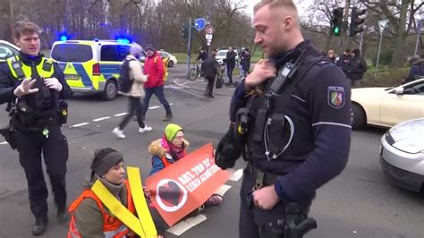 Video Klimaprotest Sorgt F R Frust Bei K Lner Autofahrern Stern De