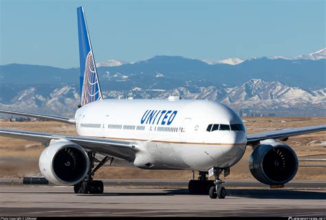 N United Airlines Boeing Er Photo By Colin Moeser Id