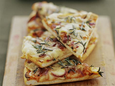 Pizza Mit Kartoffeln Und Zwiebeln Rezept EAT SMARTER