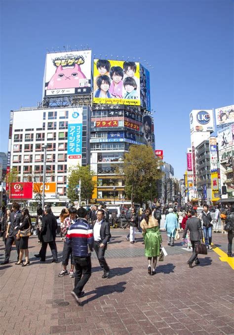 Shibuya Crossing in Tokyo, Japan Editorial Photography - Image of pedestrians, colour: 80768727