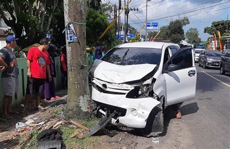 Kecelakaan Di Gunungkidul Mobil Tabrak Motor Akibatkan Pengendara