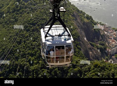 Cable car at Sugarloaf Mountain, Rio de Janeiro Stock Photo - Alamy