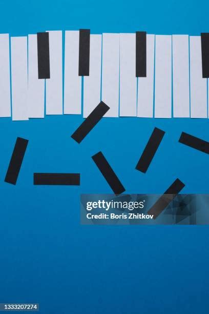 Paper Piano Keyboard Photos and Premium High Res Pictures - Getty Images