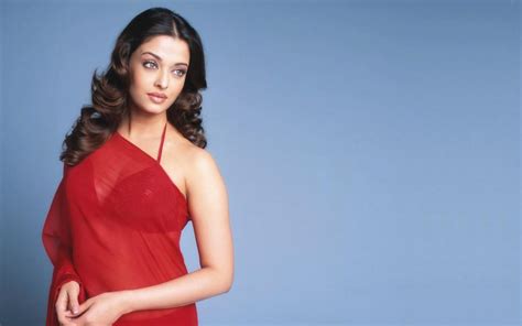 Aishwarya Rai Red Saree Wallpaper Aishwarya Rai Hd Aishwarya Rai Hot