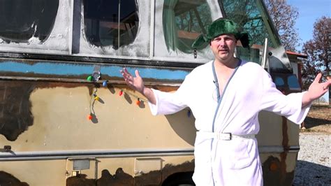 Arkansas man recreates 'Christmas Vacation' RV for toy drive ...