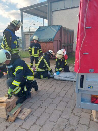 Einsatz Bung Technische Hilfeleistung Und Brandbek Mpfung