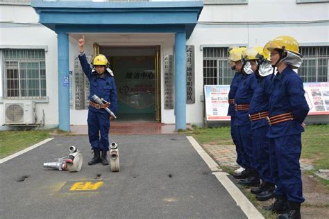 来宾支队四项举措推进乡镇政府专职消防队建设实现新跨越正规化救援战斗