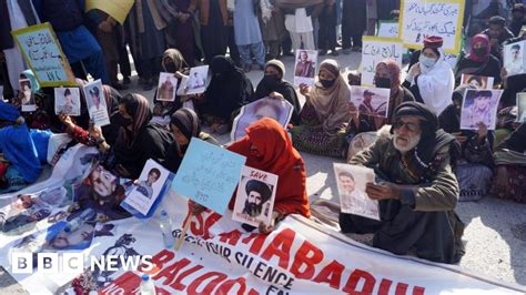 Pakistan Hundreds Arrested Tear Gas Fired As Female Led Protests