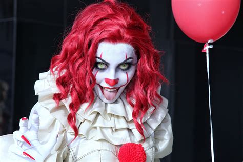 852817 Pennywise Clown Horrible Redhead Girl Cosplay Glance