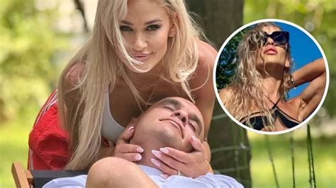 Partnerka Dominika Abusa pręży ciało w bikini Ależ ona ma figurę